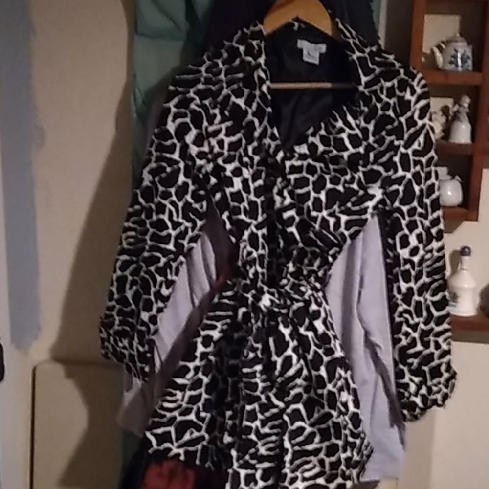 Medium Lun black and white giraffe print trench th